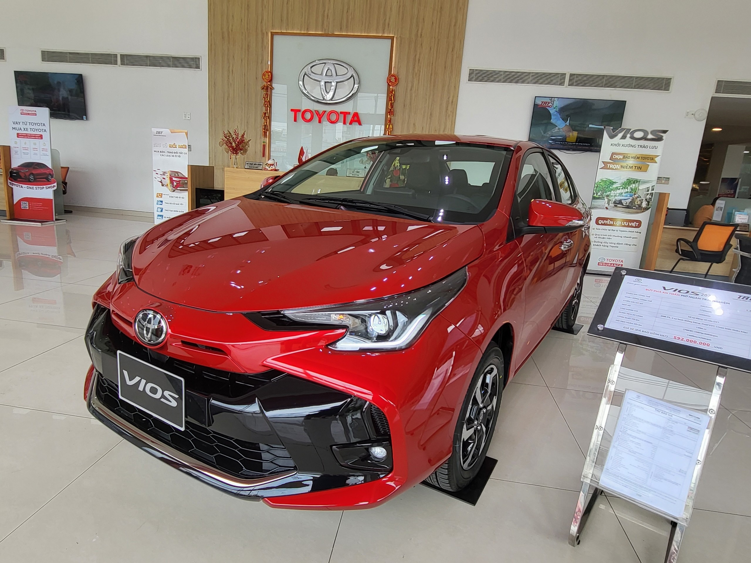 Toyota Binh Chanh xe Toyota Vios 2023 màu đỏ