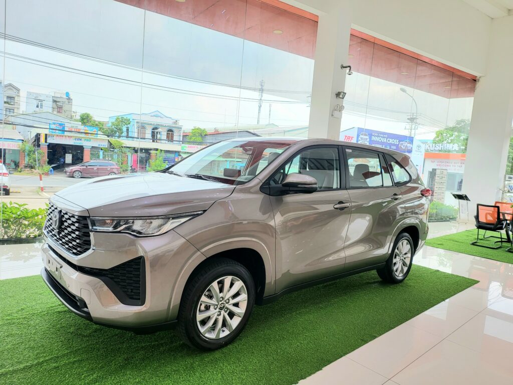 Toyota Innova Cross 2023