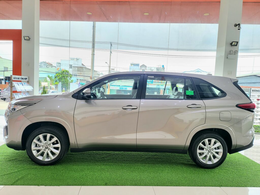 Toyota Innova Cross 