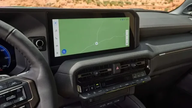 DVD xe Toyota Prado 2025